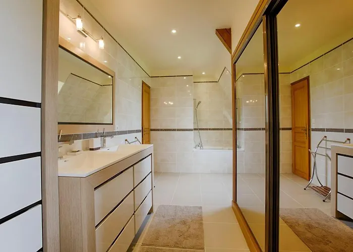 Villa Superbe à Avec Piscine Chauffée